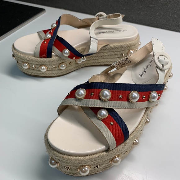 Fashion sandals! Mint condition never worn! - Picture 2 of 5